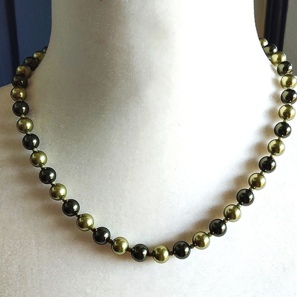 Faux Pearl Two Shades Of Green Glass Necklace and Bracelet Set - Picture 1 of 6